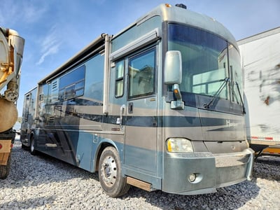 2004 Freightliner XC Chassis