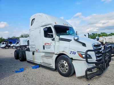 2020 Freightliner Cascadia 126