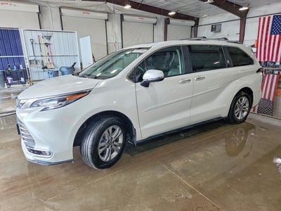 2024 Toyota Sienna Hybrid