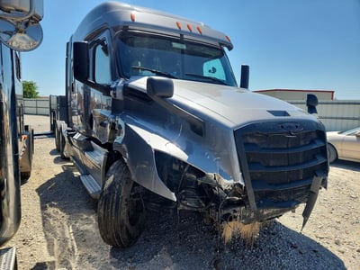 2020 Freightliner Cascadia 126