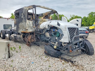 2025 Volvo VNL
