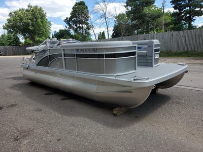 2023 Bennington Pontoon