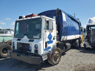 2005 Mack MR