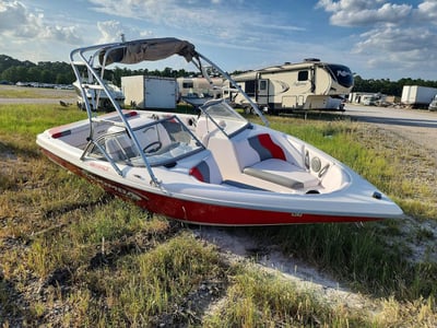 2003 Moomba Boat