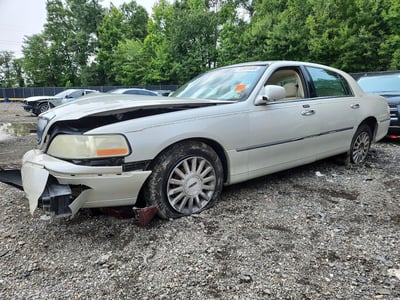 2004 Lincoln Town Car