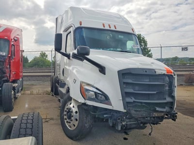 2020 Freightliner Cascadia 126