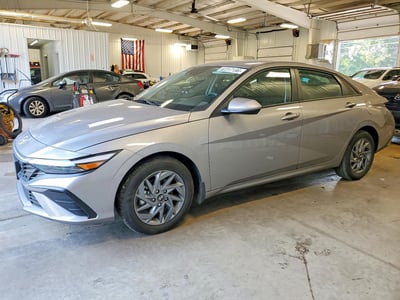 2025 Hyundai Elantra Hev
