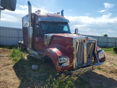 2023 Kenworth W990