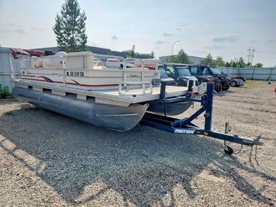2006 Tracker Boat