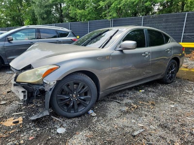 2011 Infiniti M56x