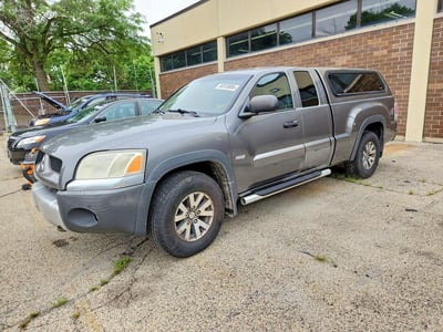 2006 Mitsubishi Raider