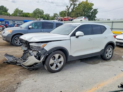 2022 Volvo XC40