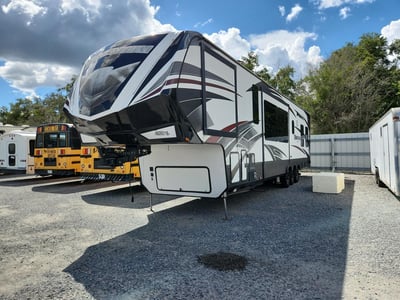 2017 Grand Design Recreational Momentum