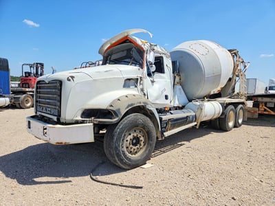 2009 Mack GU813