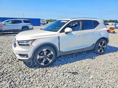 2022 Volvo XC40