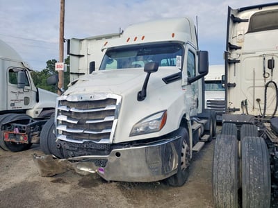 2020 Freightliner Cascadia 126