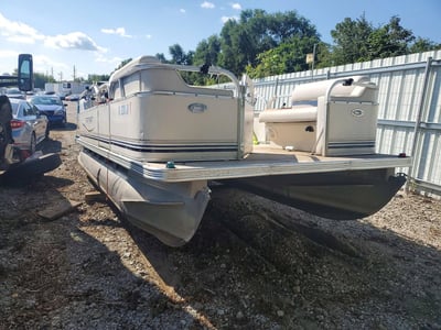 2003 Starcraft Boat