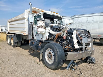 1999 Mack Rd688s