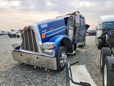 2024 Peterbilt 389