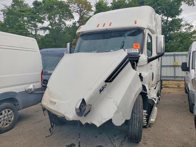 2020 Freightliner Cascadia 126