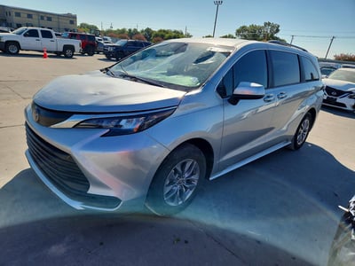 2025 Toyota Sienna Hybrid