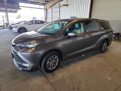 2023 Toyota Sienna Hybrid