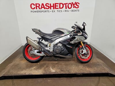 2025 Aprilia Rsv4