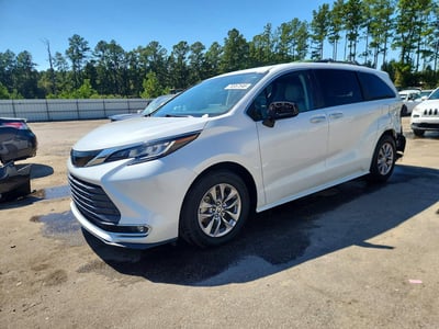 2022 Toyota Sienna Hybrid
