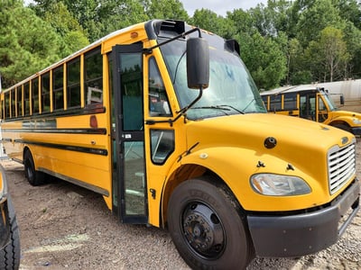 2009 Freightliner B2