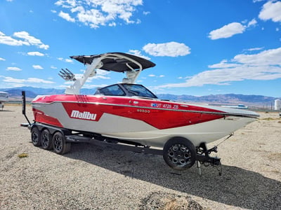 2020 Malibu Boats Wakesetter