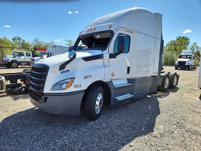 2020 Freightliner Cascadia 126