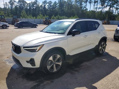 2026 Volvo XC40
