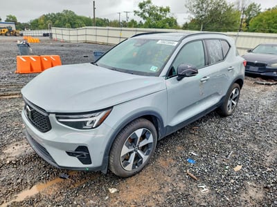 2025 Volvo XC40