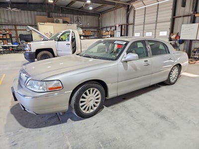 2004 Lincoln Town Car