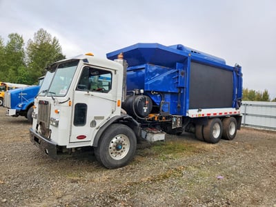 2014 Peterbilt 320