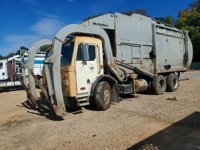 2008 Peterbilt 320