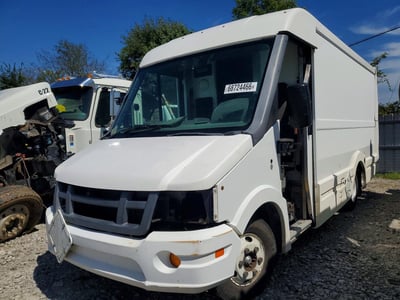 2016 Isuzu Reach