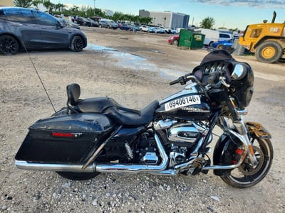 2017 Harley-Davidson FLHX