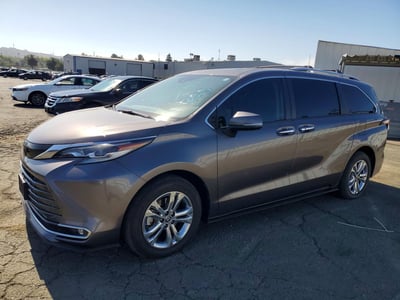 2022 Toyota Sienna Hybrid