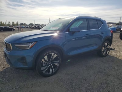 2025 Volvo XC40