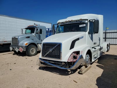 2005 Volvo VNL
