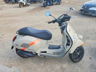 2024 Vespa GTS RST / SEI GIORNI