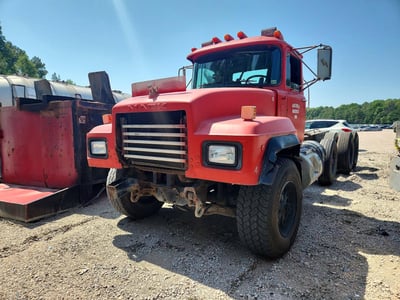 1997 Mack Rd688s