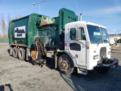 2002 Peterbilt 320
