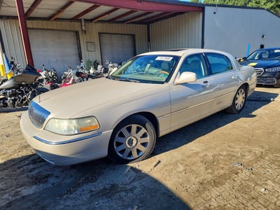 2003 Lincoln Town Car