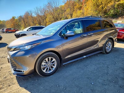 2022 Toyota Sienna Hybrid