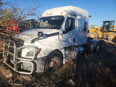 2020 Freightliner Cascadia 126