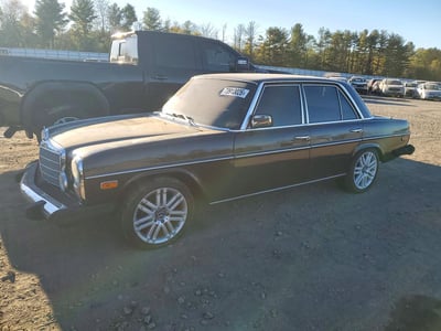 1975 Mercedes-Benz 200 Series