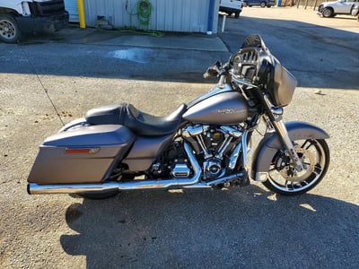 2017 Harley-Davidson FLHX