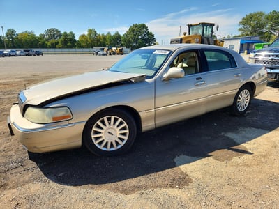 2004 Lincoln Town Car